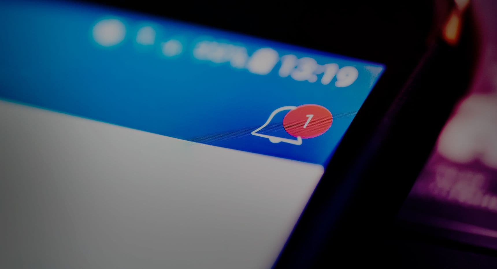 What Is The Difference Between Push Notifications And In-App Messaging?